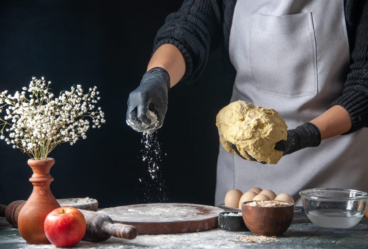 Bloem vs zelfrijzend bakmeel, wat is het verschil?