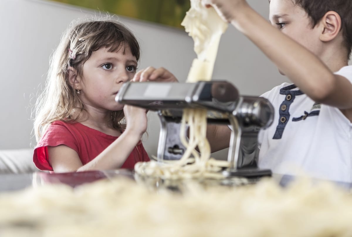 Zelf pasta maken met kinderen