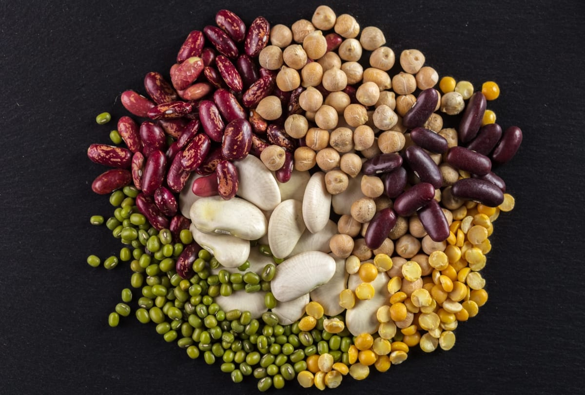 Welke ingrediënten passen goed bij peulvruchten?