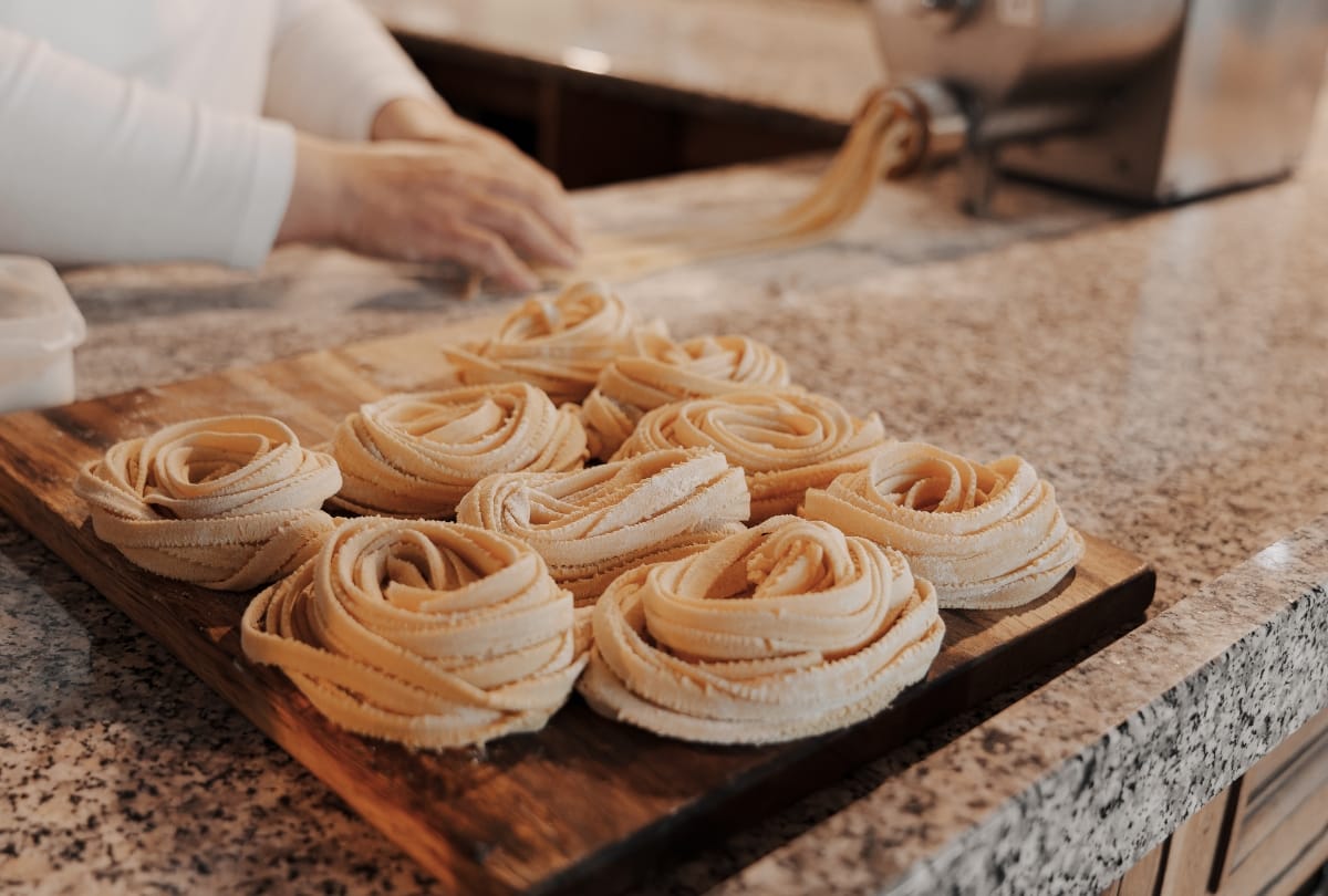 Welke ingrediënten passen goed bij verse pasta?