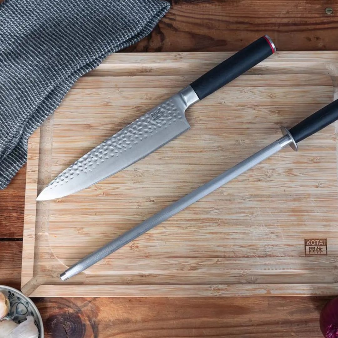Stap 2: Snijd op hout of bamboe