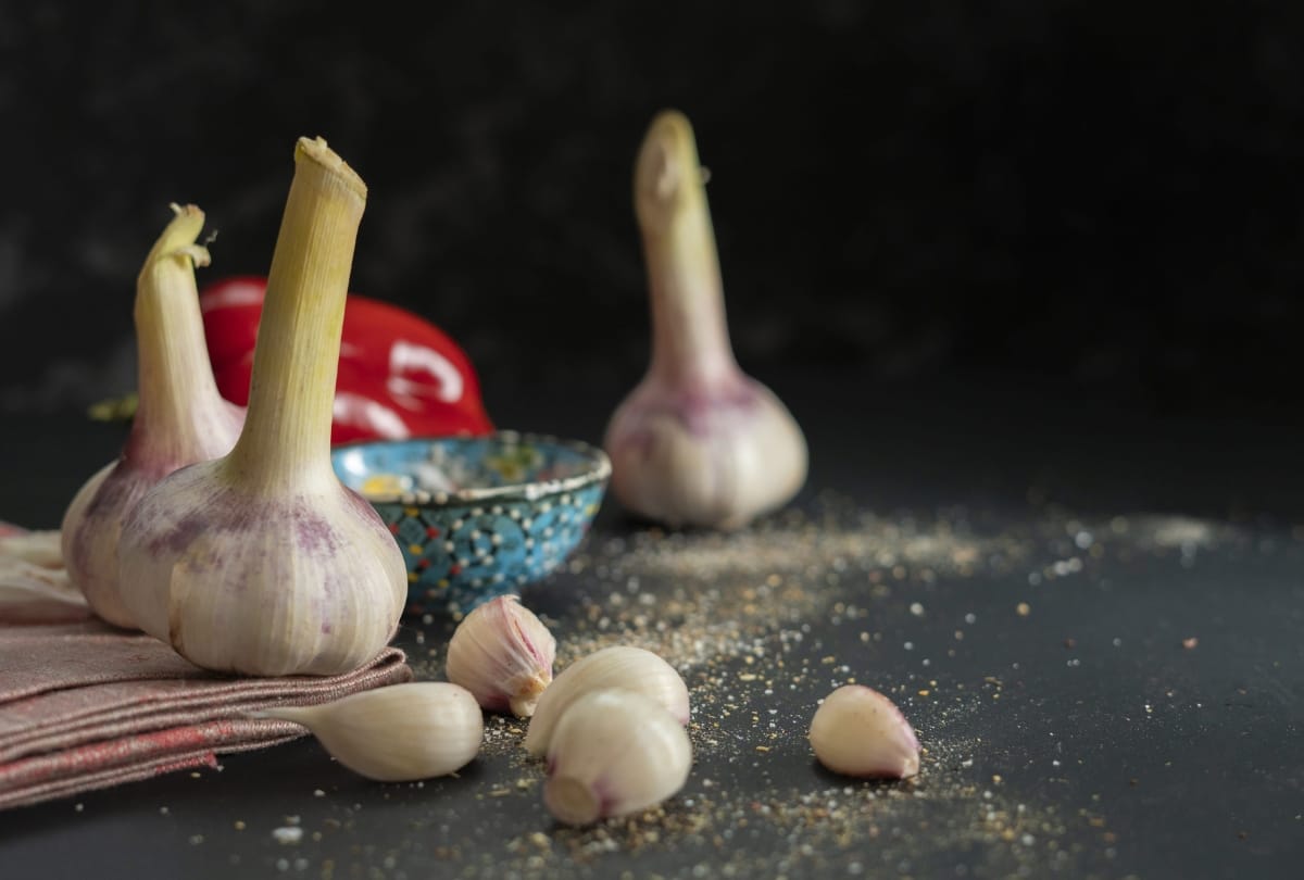 Knoflookpoeder vs verse knoflook, wat gebruik je wanneer?