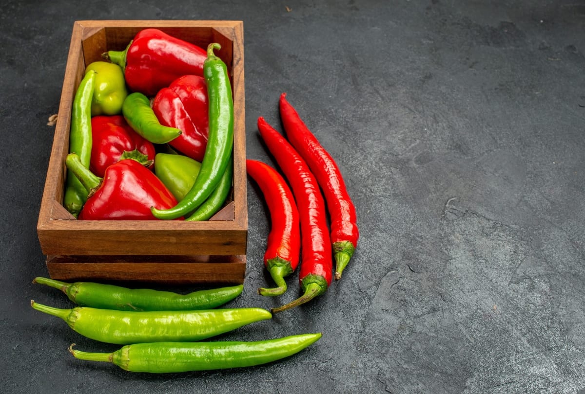 Rode peper vs groene peper, wat is het verschil in smaak en hitte?