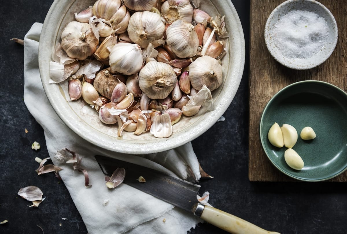 Te veel knoflook gebruikt? Zo neutraliseer je de smaak