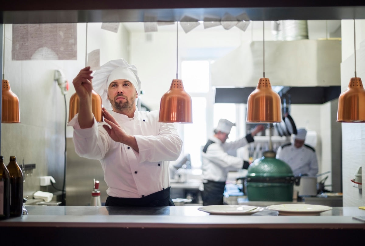 Waarom jij een warmtelamp nodig hebt voor jouw restaurant