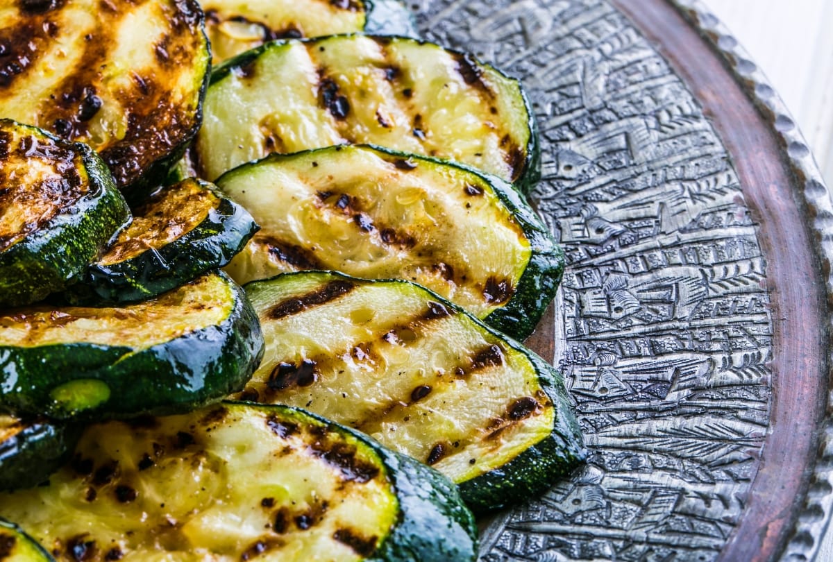 gegrilde-courgette-met-olijfolie-zeezout