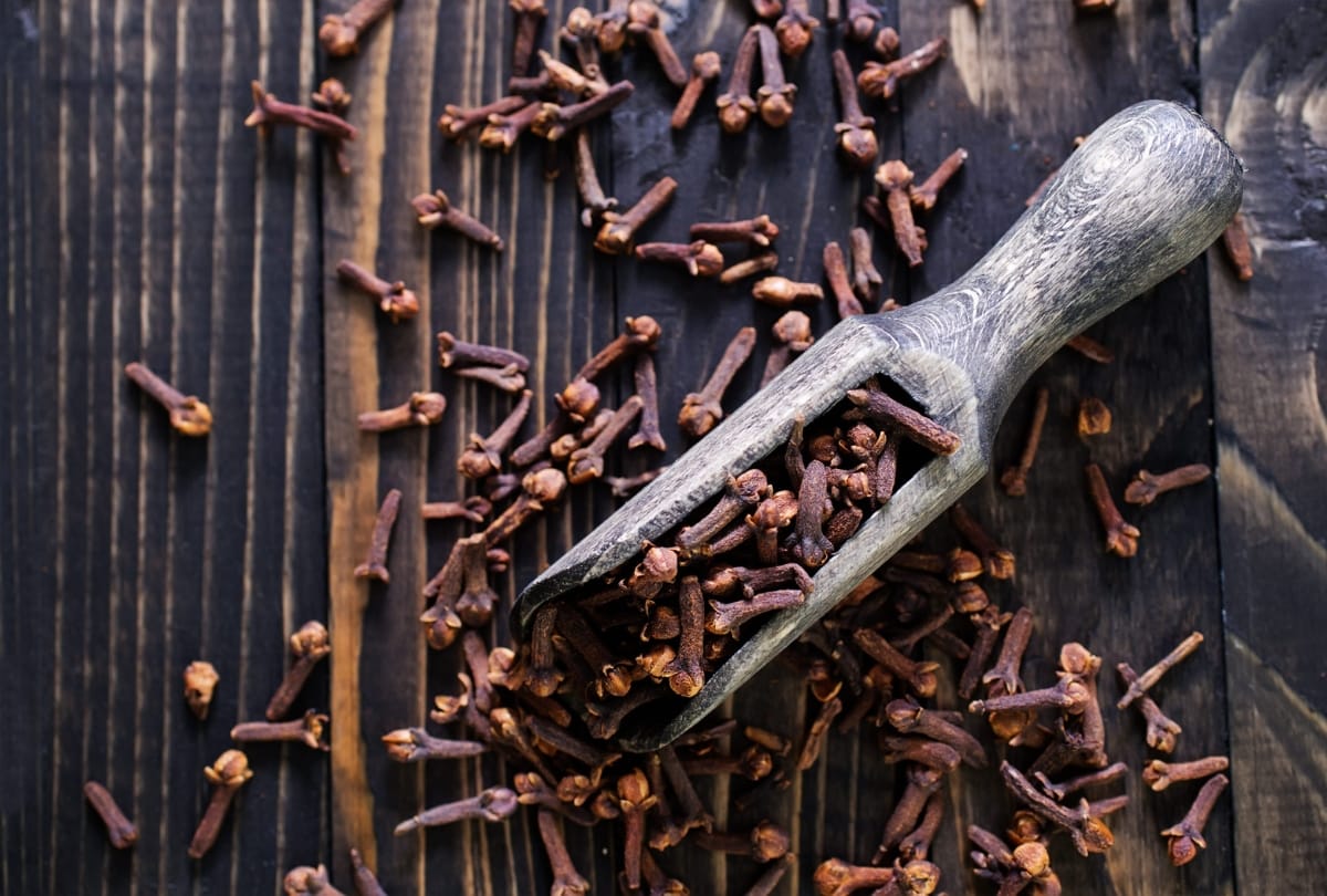 Te veel kruidnagel gebruikt? Verzacht de smaak met deze tips